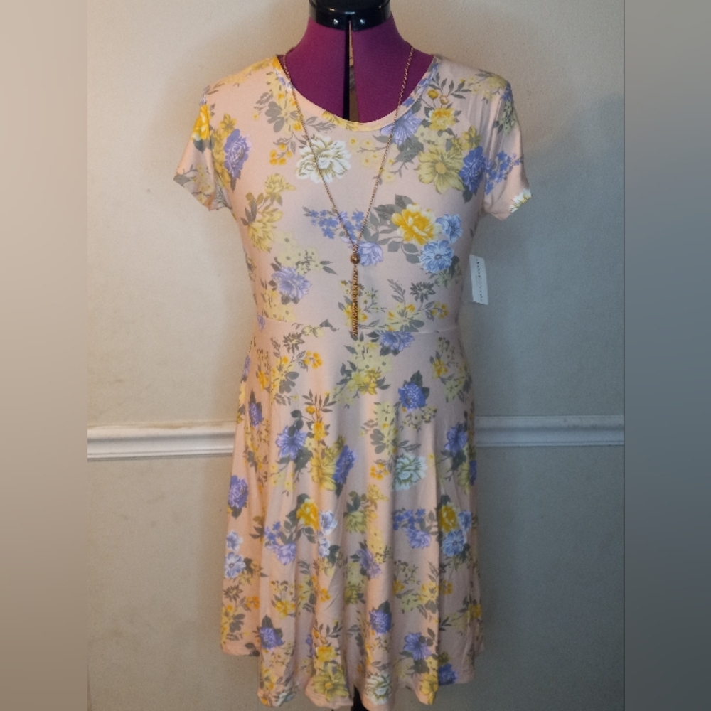 NWT Women's Floral Pattern Dress